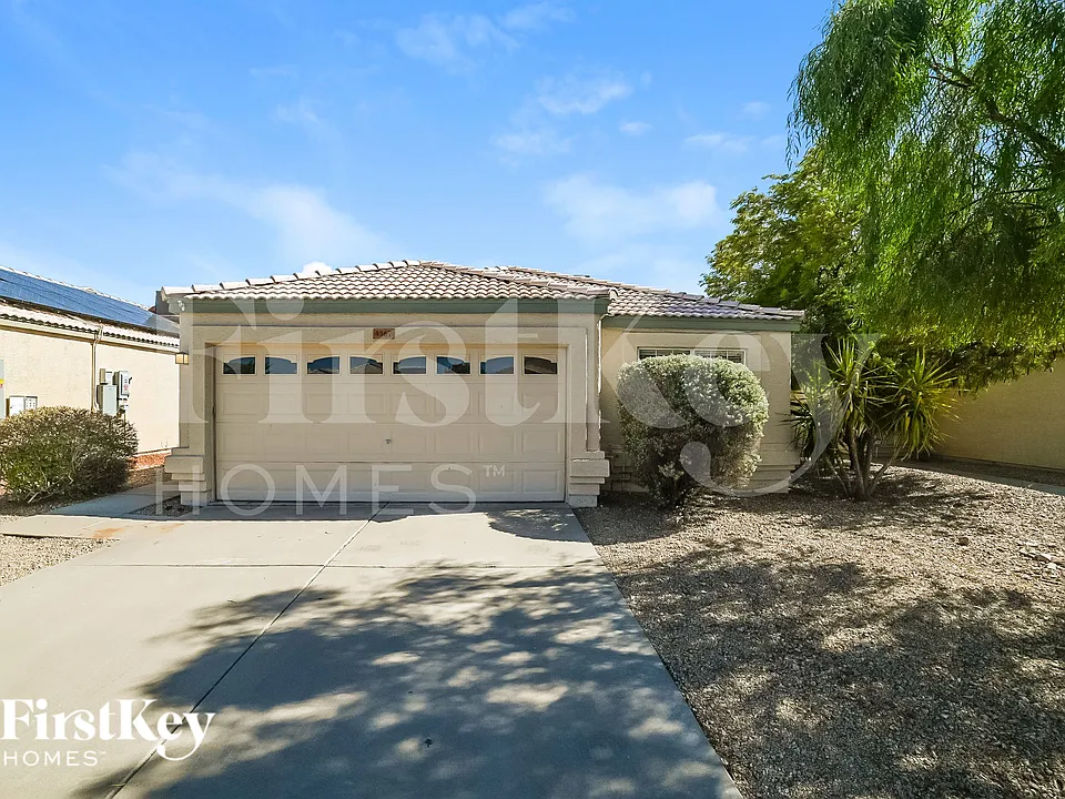 4367 E Campo Bello Dr