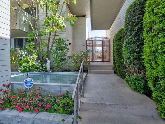 4th image of 1200 W Huntington Dr Unit 15