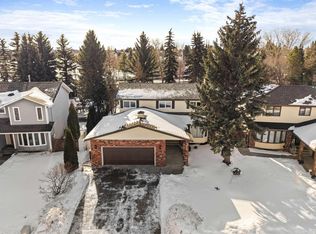 823 Richards Cres NW, Edmonton, AB T6R 1B4