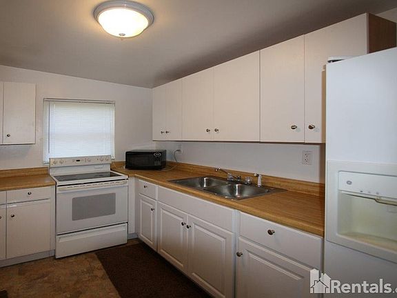 3rd image of 408 N H St