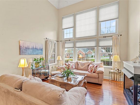 5th image of 1531 Parkwood Pointe Dr