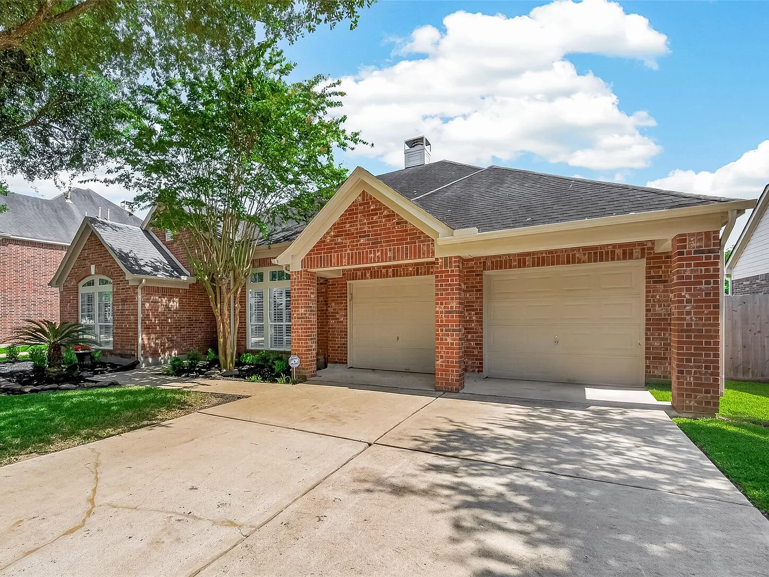 4 bed, 3.0 bath, 2633 sqft, $2,975 — Photo 2