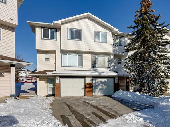 153 SW Rocky Ridge Ct NW, Calgary, AB T3G 4S7