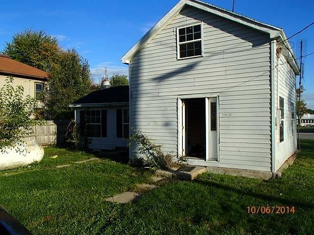 2nd image of 1303 E 1st St