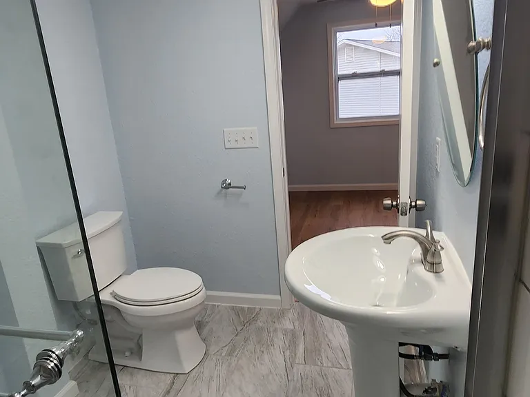 Lakefront Apartments — Photo 32