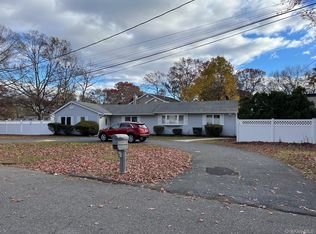 10 Pine Street N, Lake Grove, NY 11755