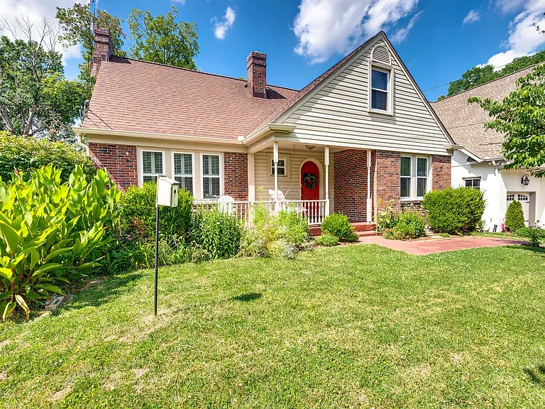 1114 Woodvale Dr — Photo 38