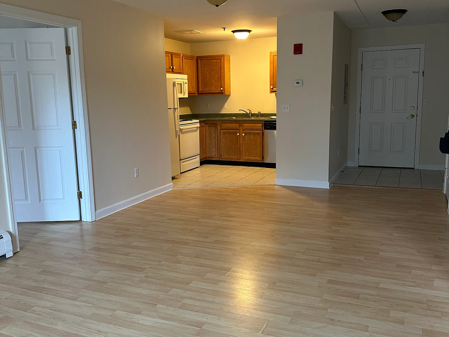 3 bed, 1100 sqft, $2,300 — Photo 3