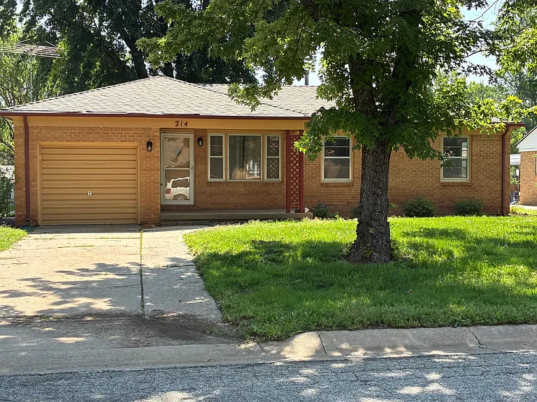 214 Sunset Ave — Photo 6