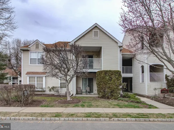 712 Walden Cir, Robbinsville, NJ 08691