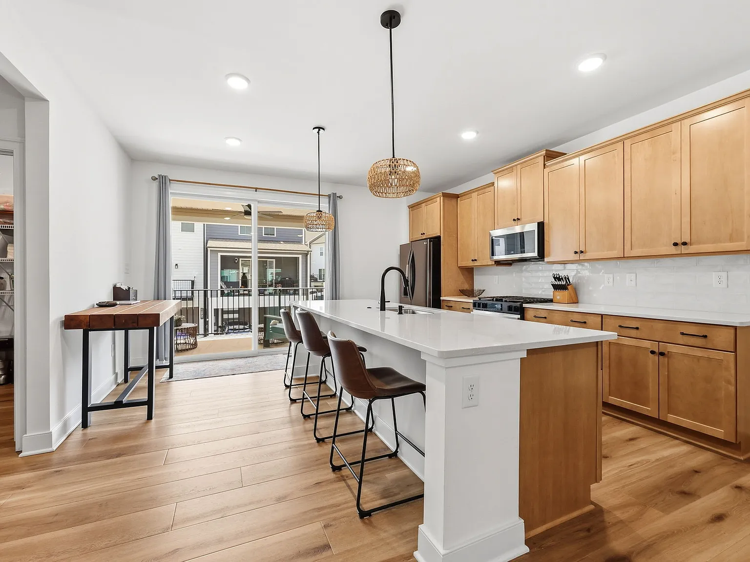 3 bed, 2785 sqft, $3,000 — Photo 1