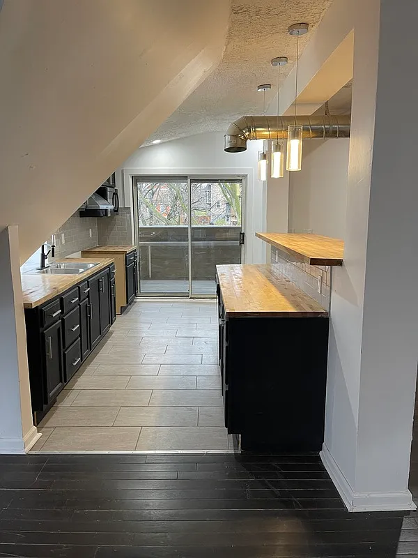 1 bed, 2.0 bath, 1200 sqft, $1,350 — Photo 1