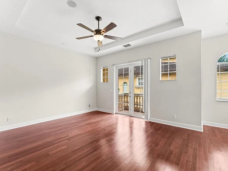 210 NE 69th Cir — Photo 14