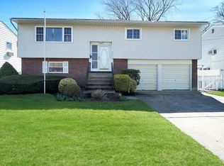 275 Pacific St, Massapequa Park, NY 11762
