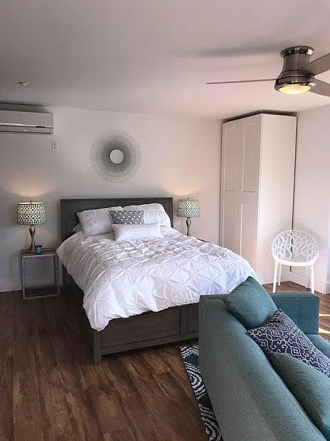 Studio, 400 sqft, $2,295 — Photo 4