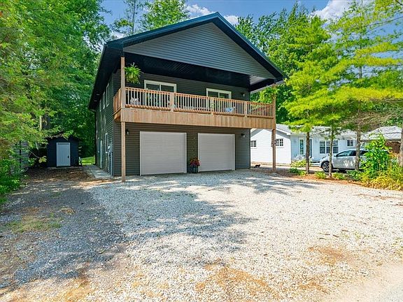 5th image of 9904 Lake Rd