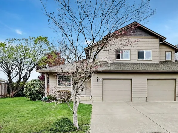 2285 NW McGarey Dr, McMinnville, OR 97128