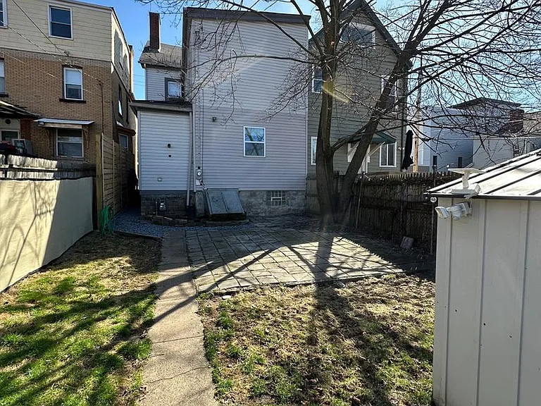 715 N Beatty St — Photo 24