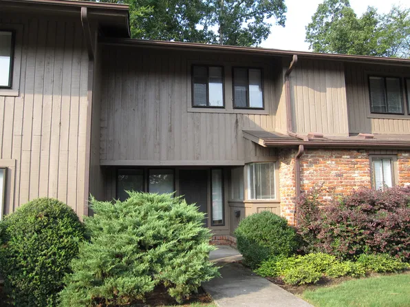 207 Oak Tree Dr, Chapel Hill, NC 27517