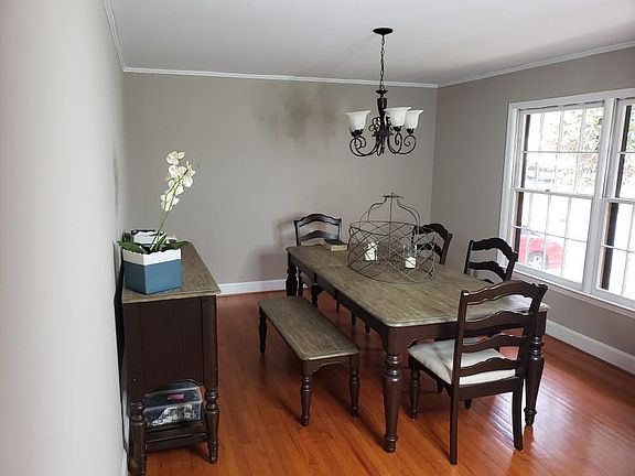 3rd image of 207 Sheffield Dr