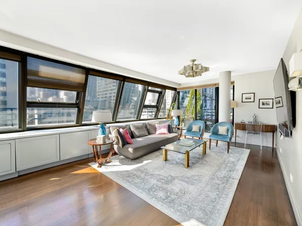 309 East 49th Street image 1 of 17