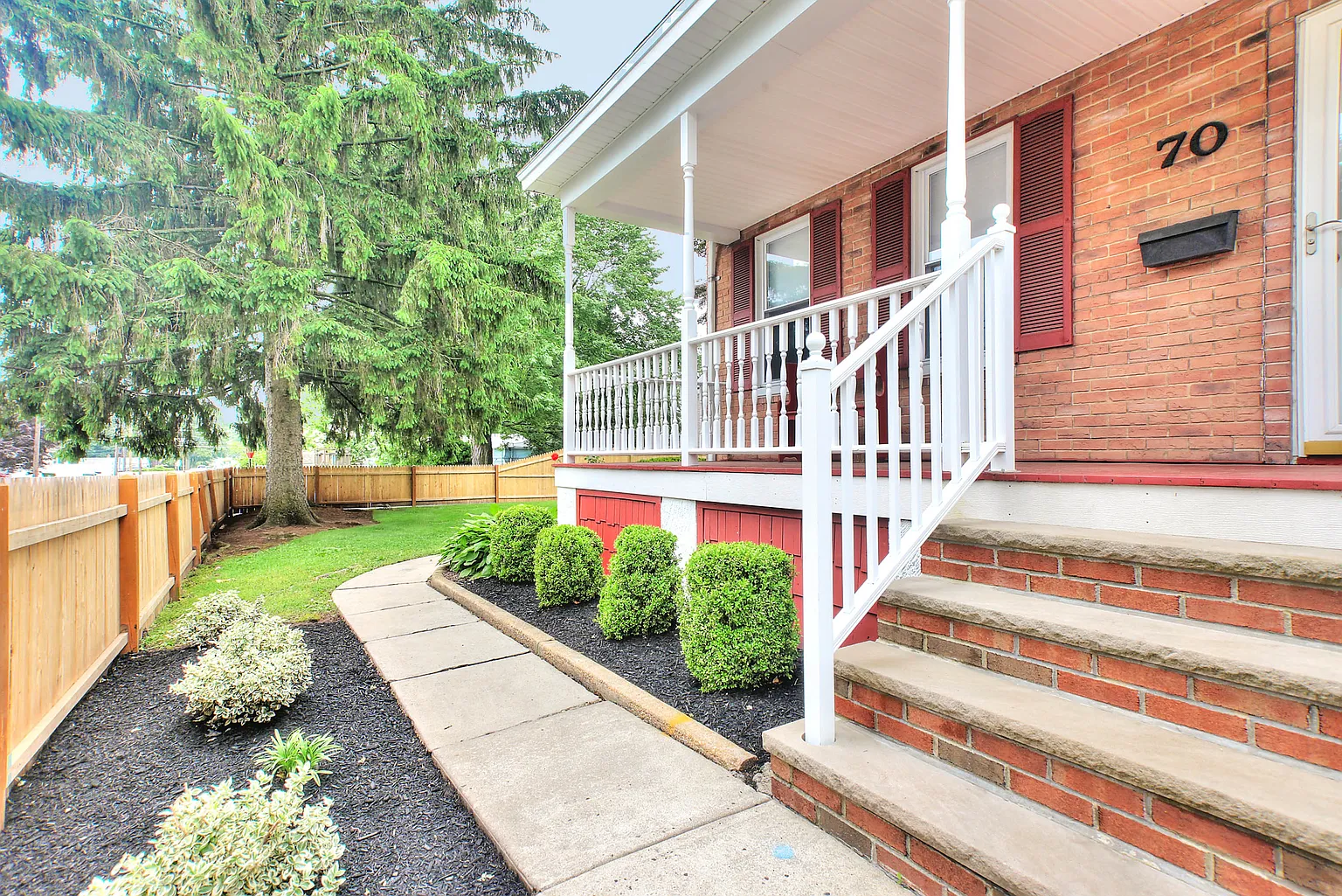 70 Redwood Ave photo 1
