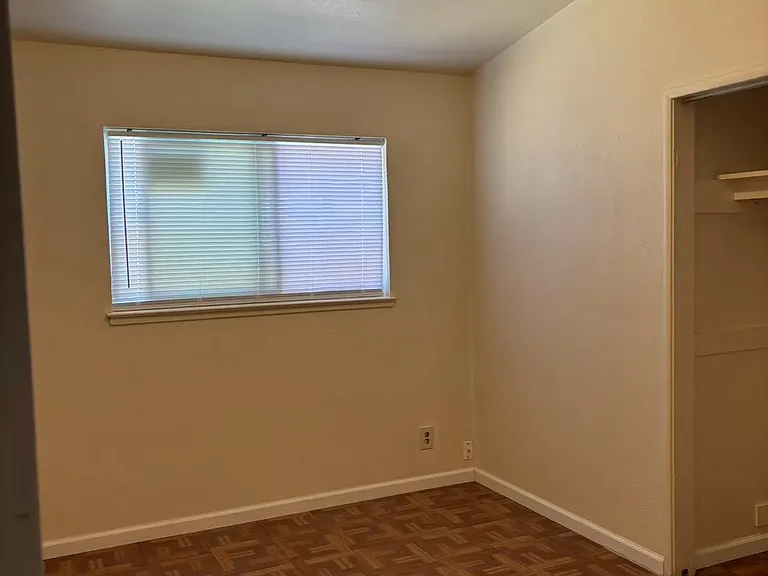 136 Mitchell Ave — Photo 9