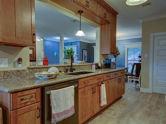 4th image of 214 Nicole Dr