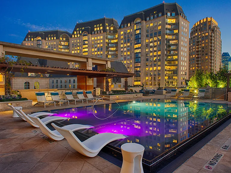 Heated Rooftop Infinity-Edge Pool with Aqua Lounge at The Ashton in Uptown Dallas