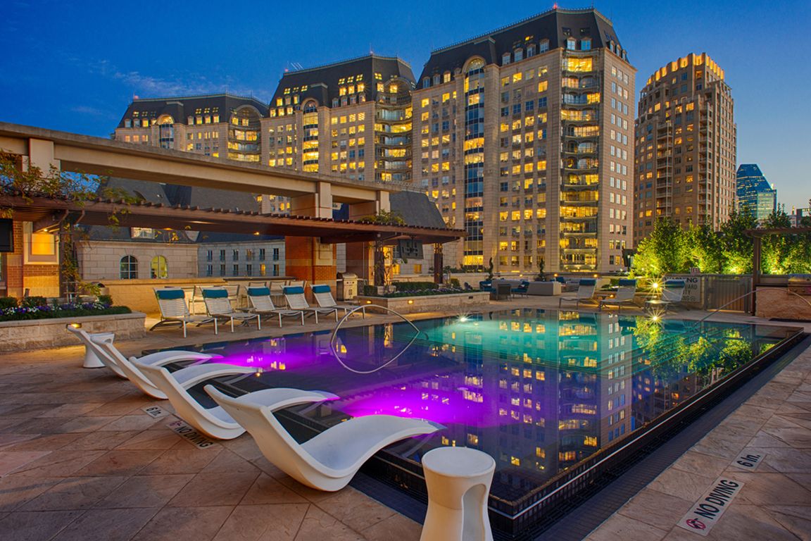 Heated Rooftop Infinity-Edge Pool with Aqua Lounge at The Ashton in Uptown Dallas