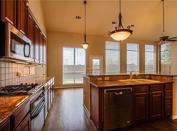 4th image of 2875 Bandolier Ln