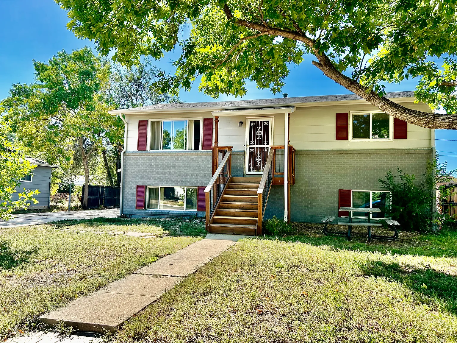 4 bed, 2000 sqft, $3,400 — Photo 1