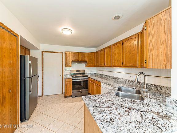 5th image of 104 Cambrian Ct