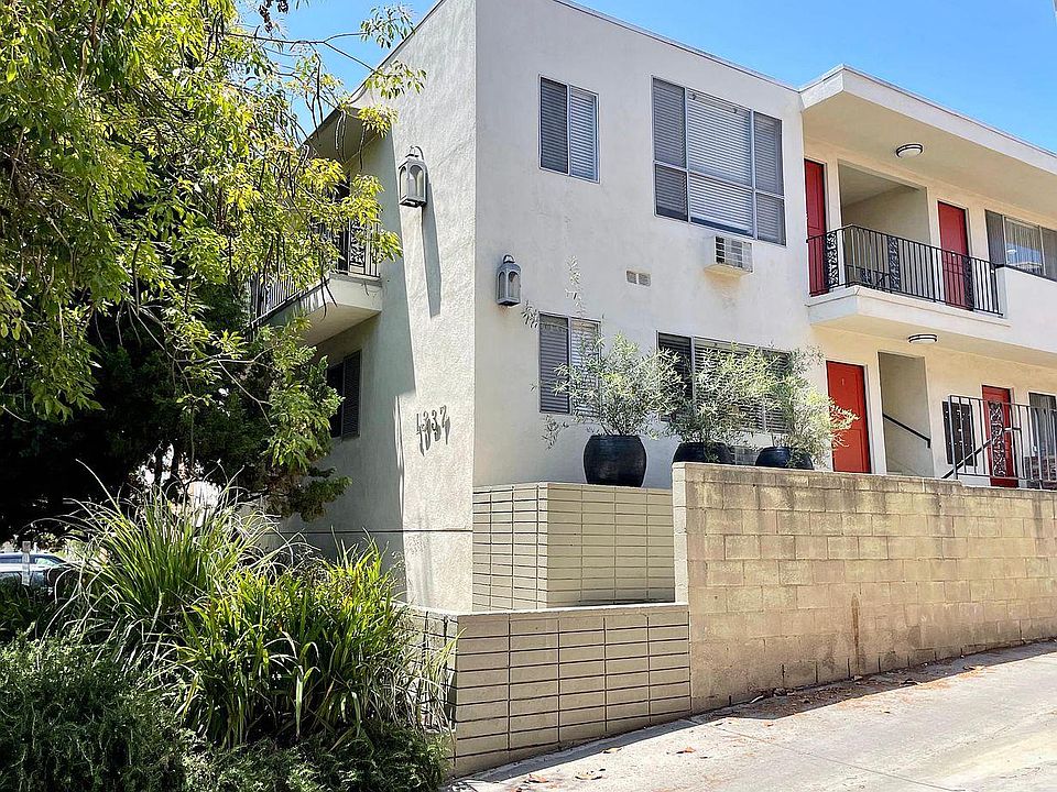 1st image of 1337 N Gardner St #2A