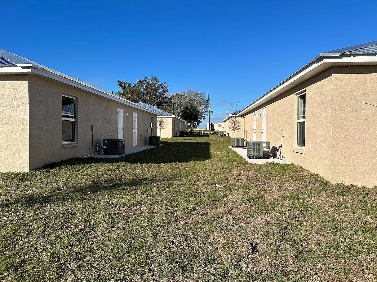 2 bed, 2.0 bath, 900 sqft, $1,550 — Photo 2