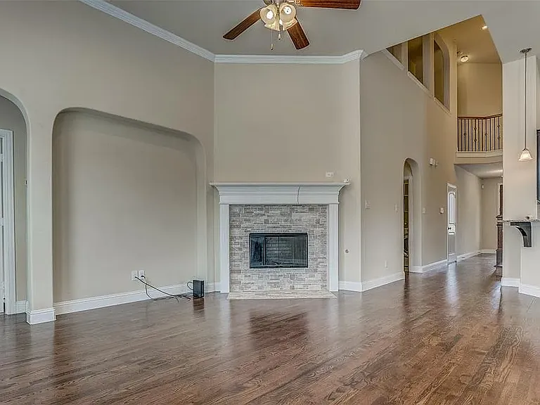 2512 Fountain Gate Dr — Photo 5