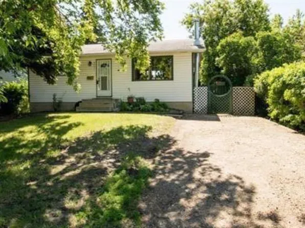 9321 N 101st Ave, Grande Prairie, AB T8V 0W5
