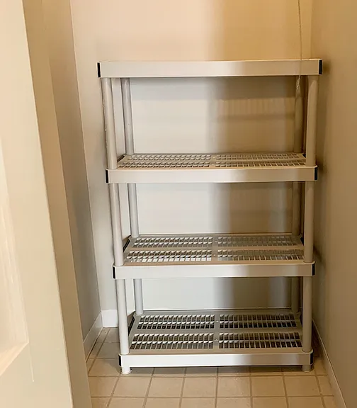 Walk-In Pantry
Shelving EXCLUDED