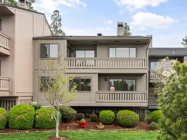 302 Medford Heights Ln, Medford, OR 97504