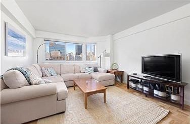 4th image of 401 E 65th St #15FE