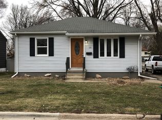 121 Prince St, Waterloo, IA 50703