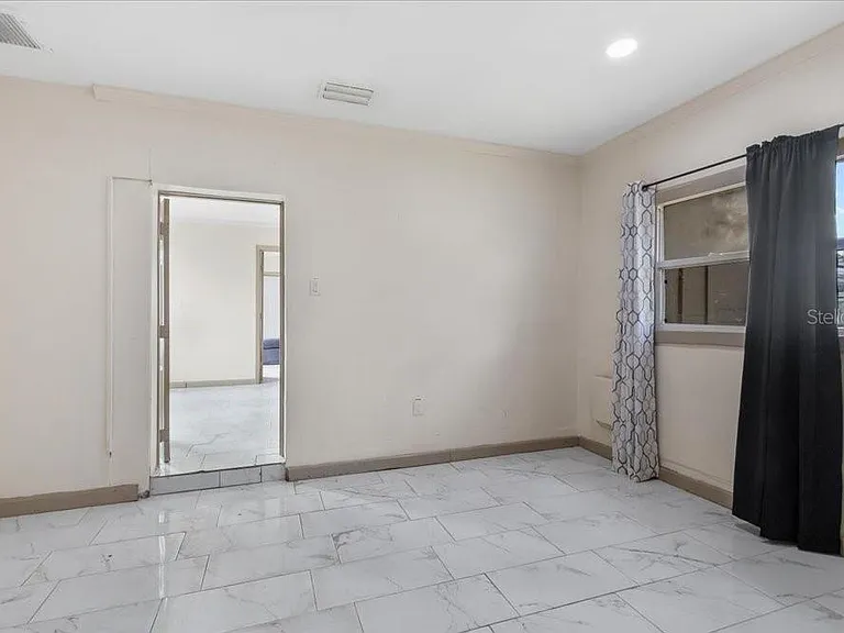 517 Oak St — Photo 17