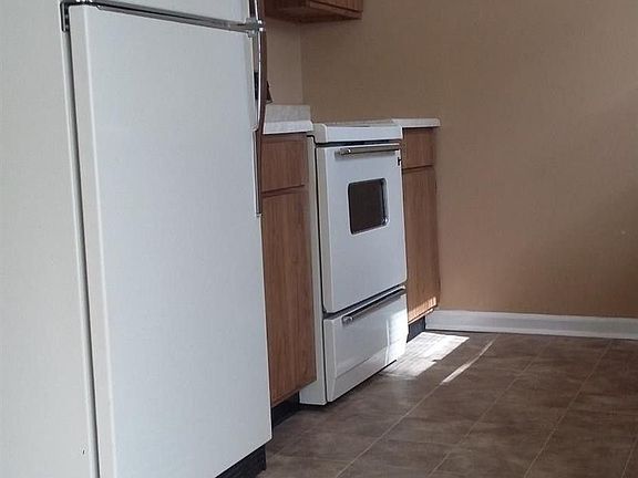 3rd image of 200 McDaniel Dr APT 2