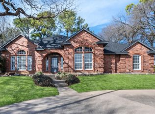 1023 Saint Andrews Dr, Mansfield, TX 76063