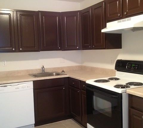 2BrKitchen01