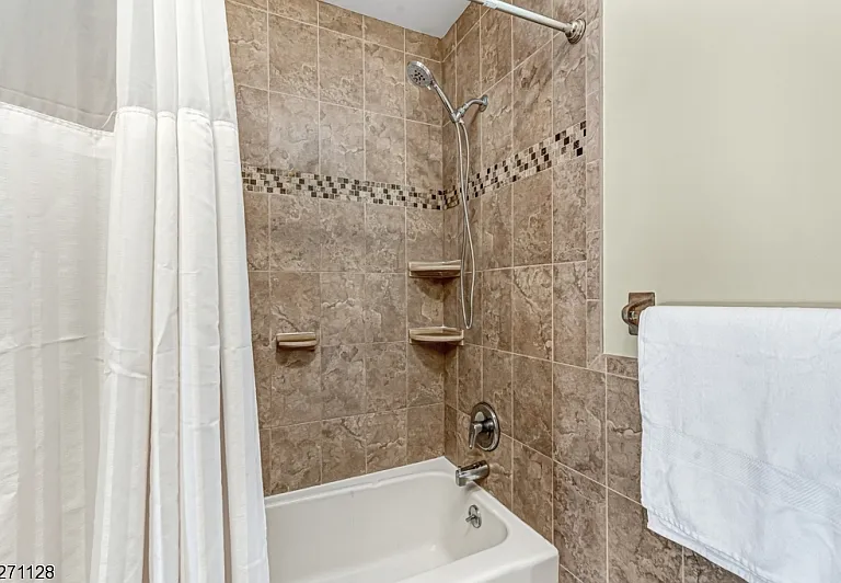 798 Eves Dr #2R — Photo 21