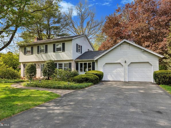 781 Barrymore Ln, Bethlehem, PA 18017