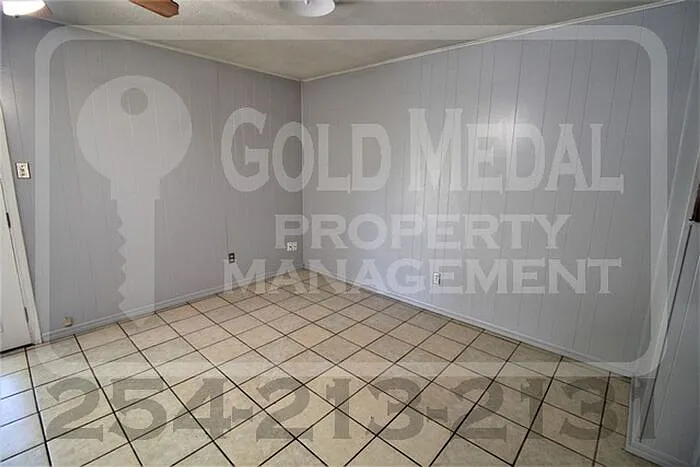 708 W Washington Ave — Photo 4