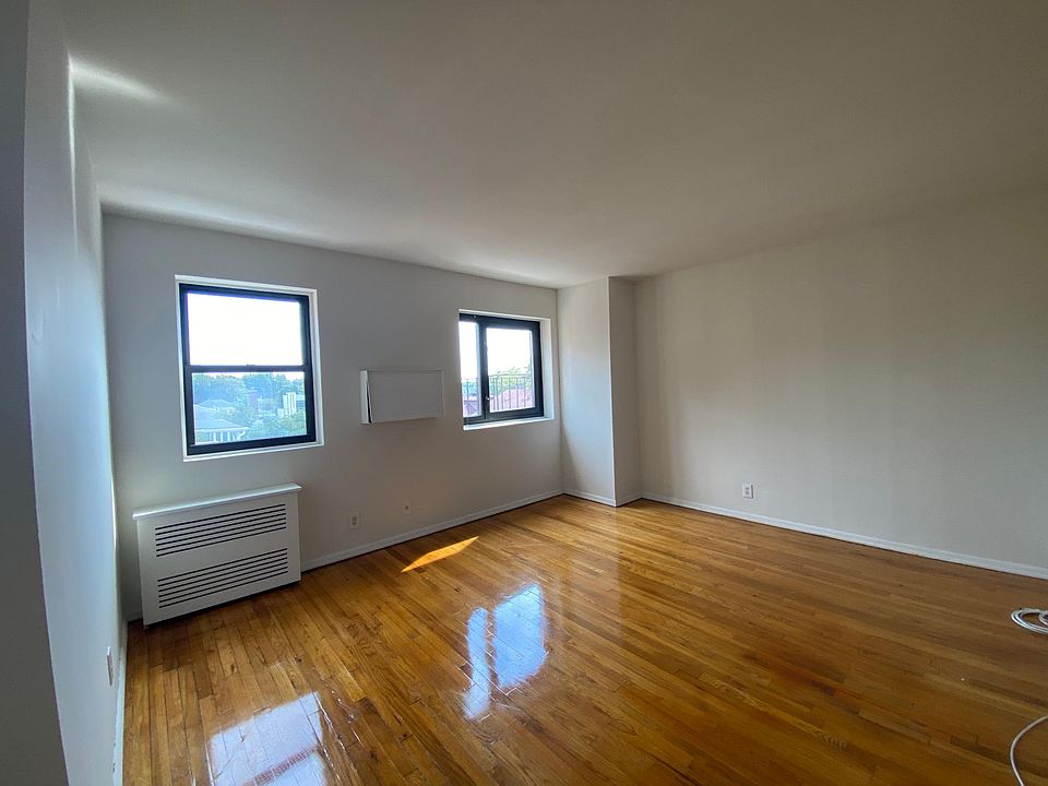 1st image of 20410 43rd Ave