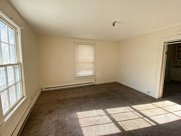 3rd image of 564 Dillard St